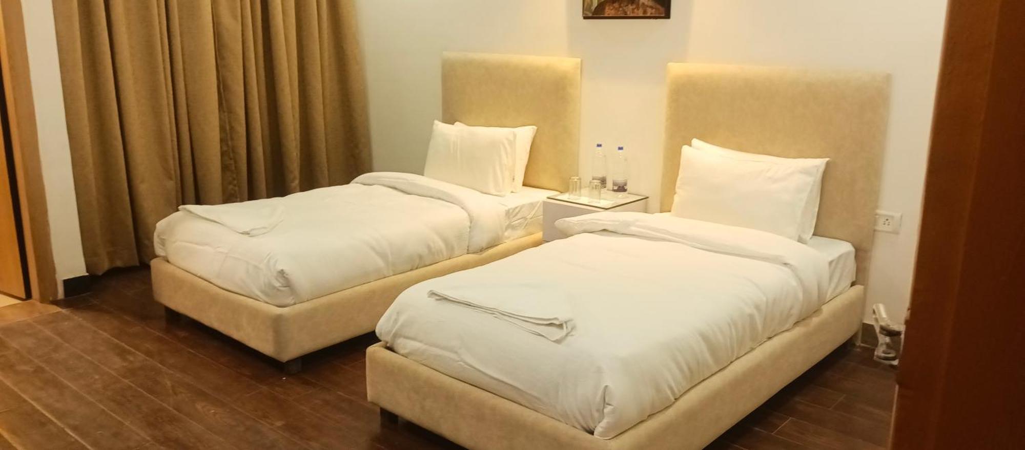Hotel Elite Sector 45 I Gurgaon Central I Couple Friendly 外观 照片