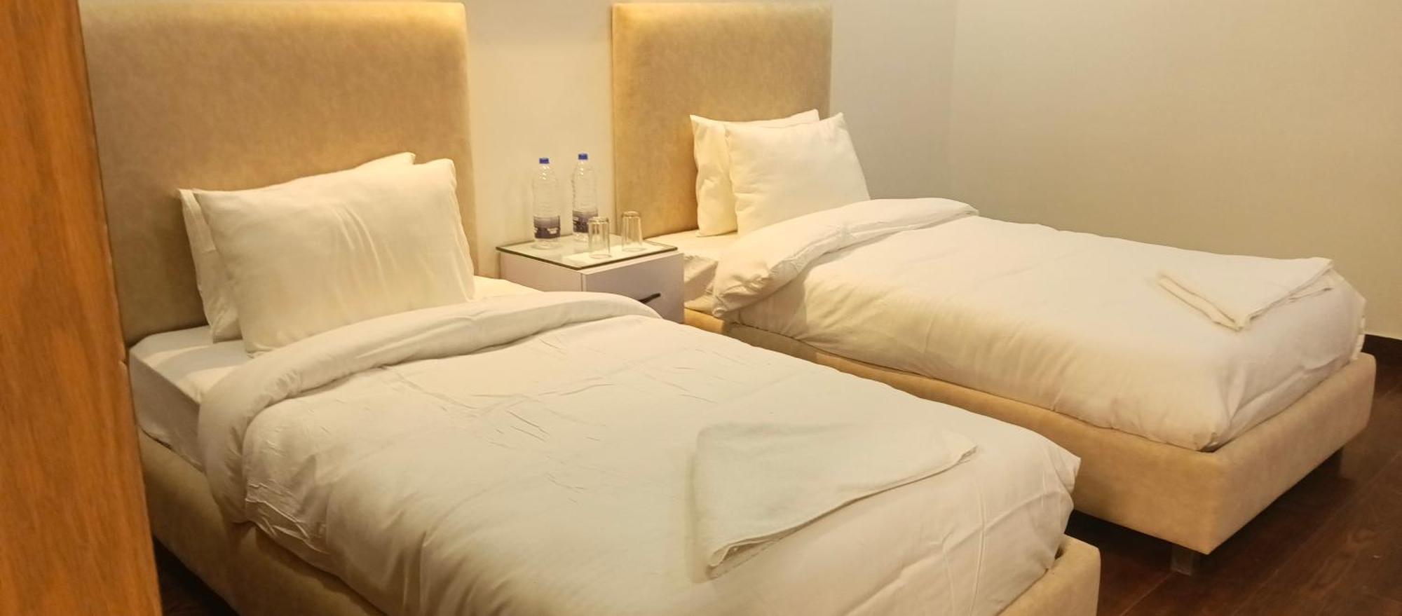 Hotel Elite Sector 45 I Gurgaon Central I Couple Friendly 外观 照片