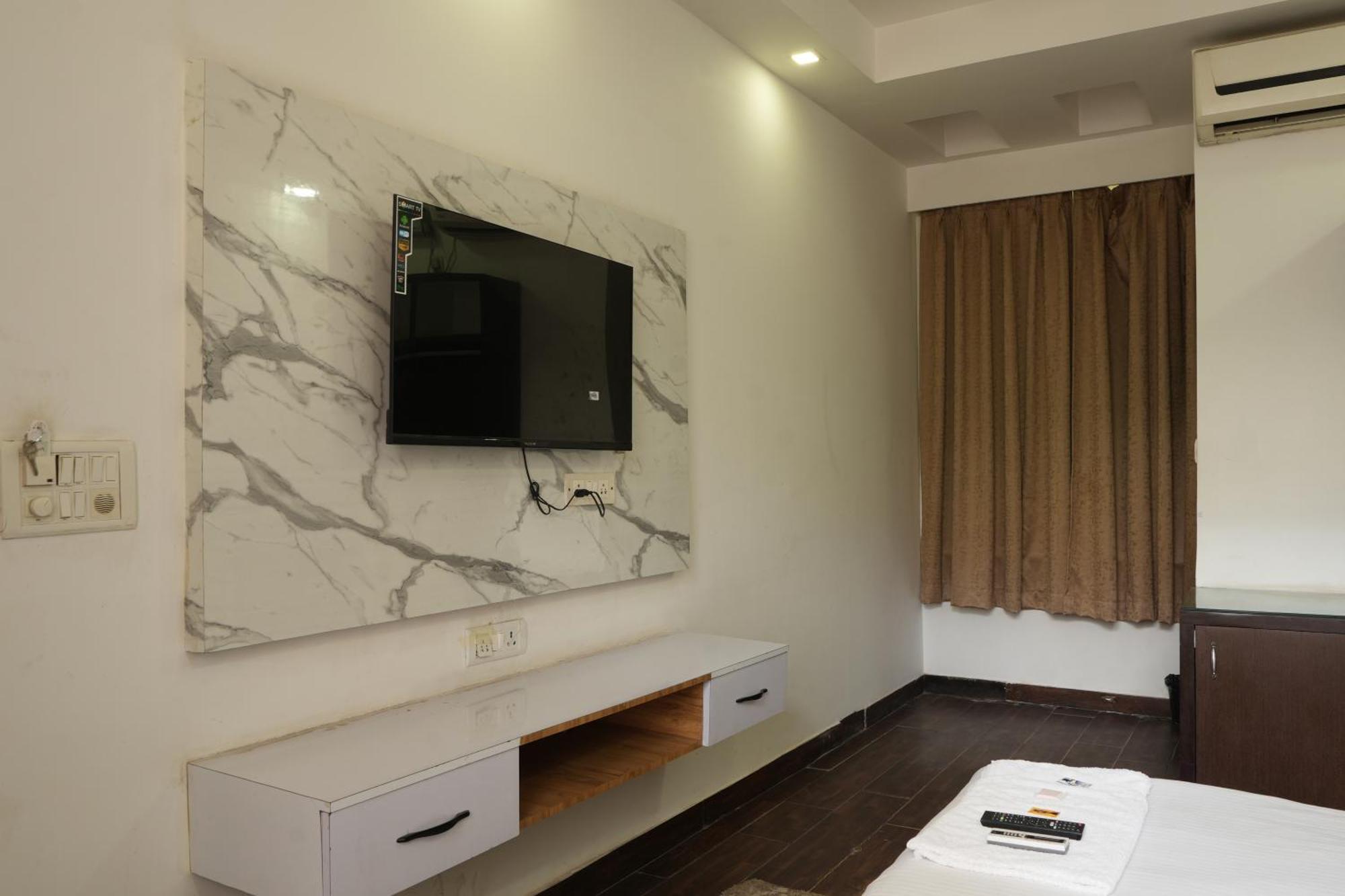 Hotel Elite Sector 45 I Gurgaon Central I Couple Friendly 外观 照片