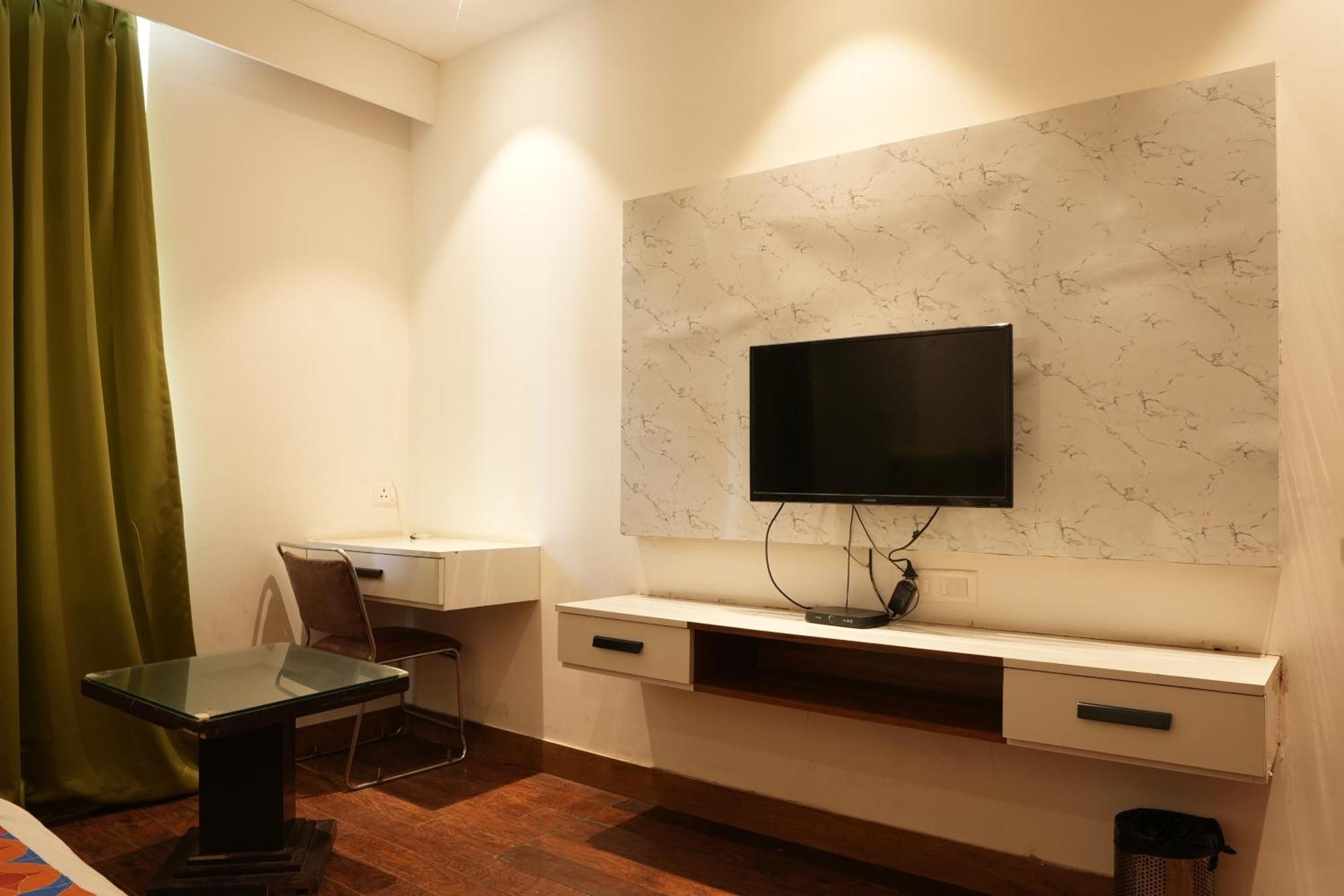 Hotel Elite Sector 45 I Gurgaon Central I Couple Friendly 外观 照片
